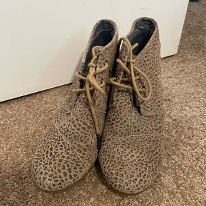 Tom’sLeopard Print Ankle Boots